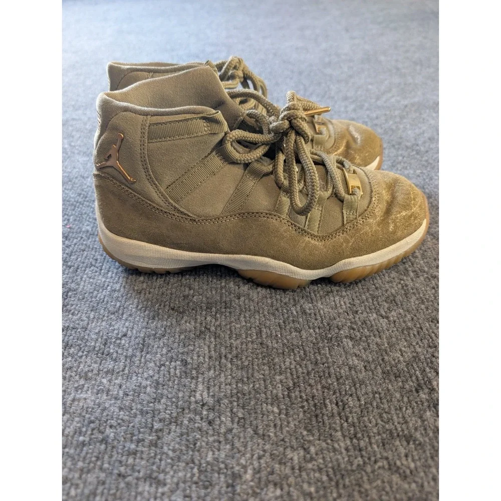Air Jordan 11 Retro Olive Lux Size 8 AR0715-200 Metallic Neutral Olive Gum